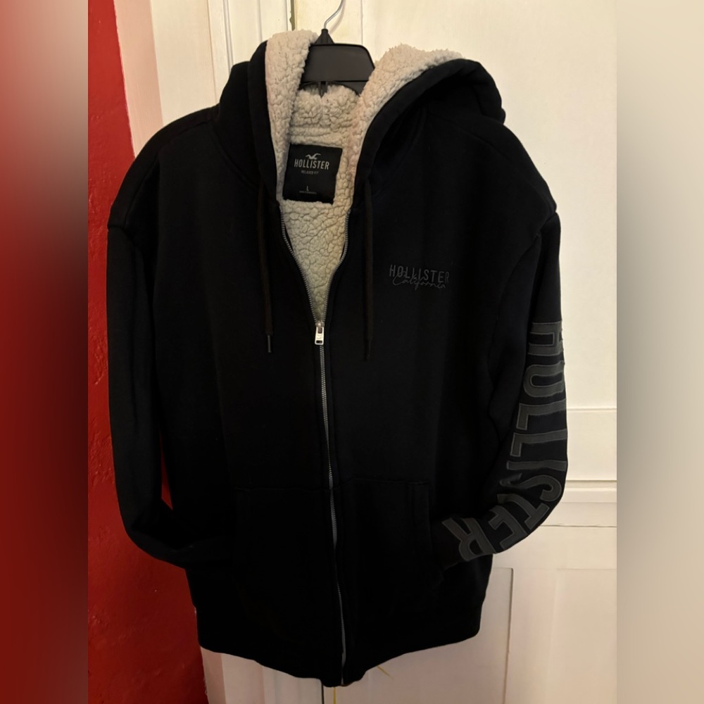 Hollister Men's Black Sherpa-Lined Hoodie